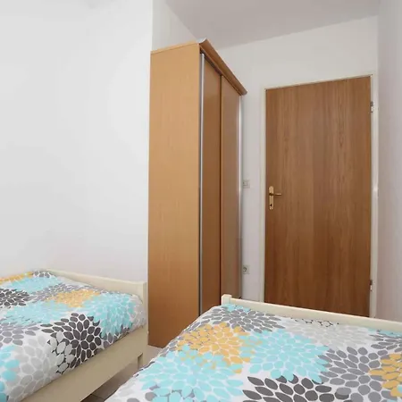 Apartment Apartment In Rabac 16926 *